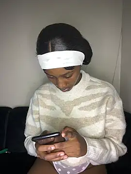 Snapshot of Sirah1 chatting on 03/25/26, 09:32 Sirah1 online show from 03/25/26, 09:32