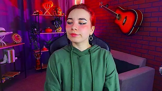 Snapshot of MarcelineChi chatting on 12/04/25, 11:19 MarcelineChi online show from 12/04/25, 11:19