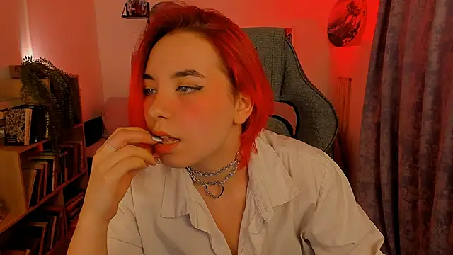 Snapshot of MarcelineChi chatting on 12/15/25, 11:47 MarcelineChi online show from 12/15/25, 11:47