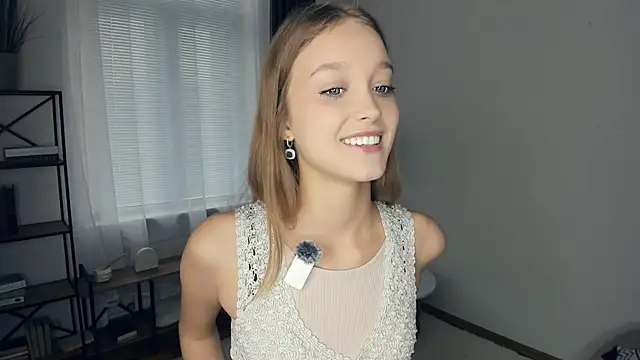 Snapshot of SerrenaAa chatting on 10/16/25, 08:37 SerrenaAa online show from 10/16/25, 08:37