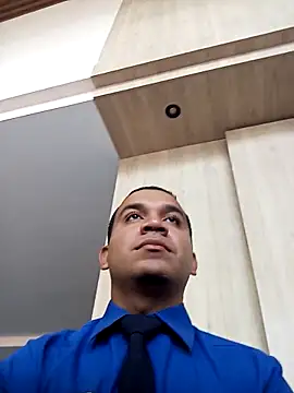 Roberto27051 online show from 09/29/25, 01:16