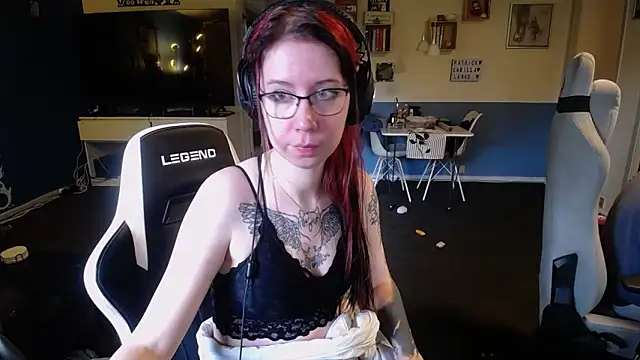 Snapshot of TattooedGirls chatting on 10/13/25, 08:25 TattooedGirls online show from 10/13/25, 08:25