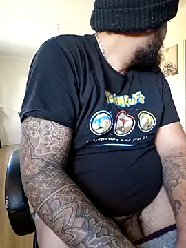 Snapshot of barbuesoum44 chatting on 10/25/25, 03:18 barbuesoum44 online show from 10/25/25, 03:18