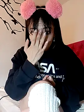 Snapshot of Valentina_Squirt- chatting on 11/21/25, 09:08 Valentina Squirt- online show from 11/21/25, 09:08