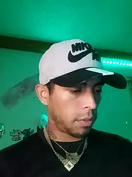 Snapshot of Alixkil chatting on 10/19/25, 05:57 Alixkil online show from 10/19/25, 05:57