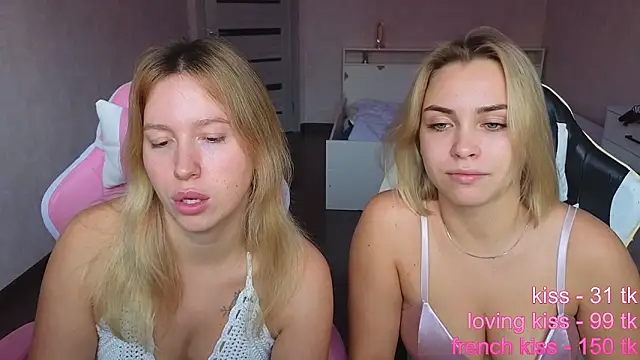 Snapshot of stefany_and_bettany chatting on 10/21/25, 11:55 stefany and bettany online show from 10/21/25, 11:55