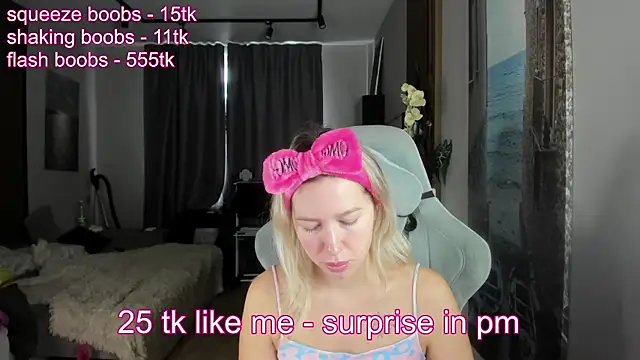 Snapshot of stefany_and_bettany chatting on 04/25/26, 07:22 stefany and bettany online show from 04/25/26, 07:22