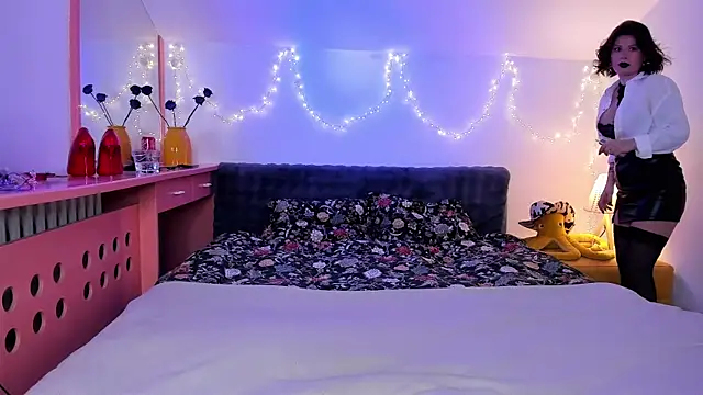 Snapshot of Me-Dea chatting on 03/28/26, 07:19 Me-Dea online show from 03/28/26, 07:19