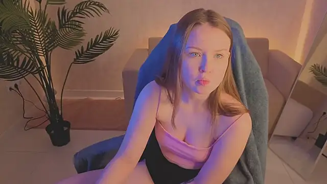 SirenaBlessing online show from 12/04/25, 05:21