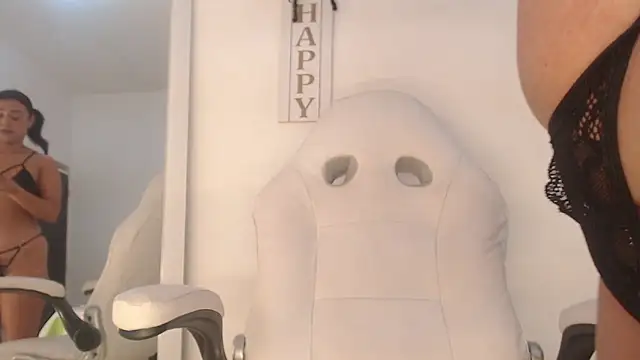 Snapshot of celestee_well chatting on 10/25/25, 03:29 celestee well online show from 10/25/25, 03:29