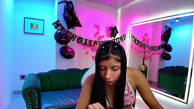 Snapshot of Gabriela_milani chatting on 10/31/25, 12:00 Gabriela milani online show from 10/31/25, 12:00