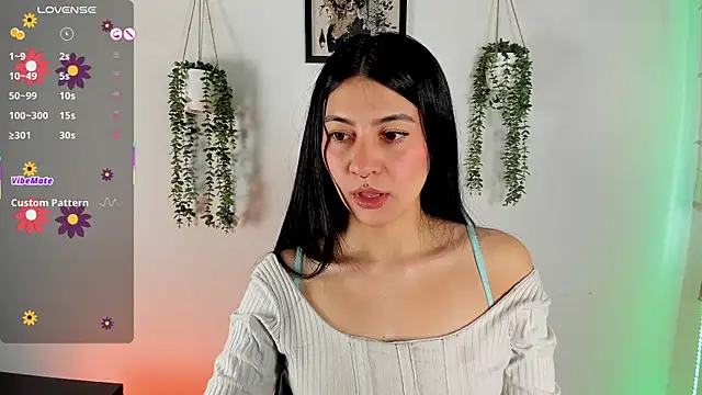 emma-green0 online show from 10/02/25, 12:01