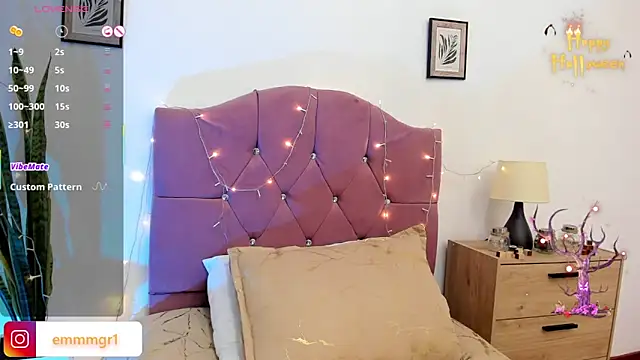 emma-green0 online show from 10/17/25, 02:19