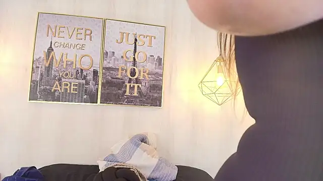 Snapshot of Cammi_wagner chatting on 12/18/25, 01:06 Cammi wagner online show from 12/18/25, 01:06