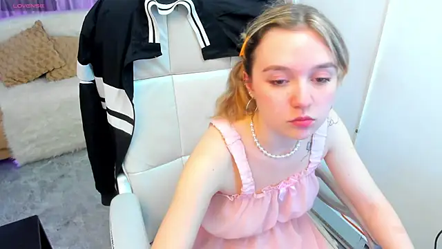 Lucia Copper online show from 11/01/25, 03:47