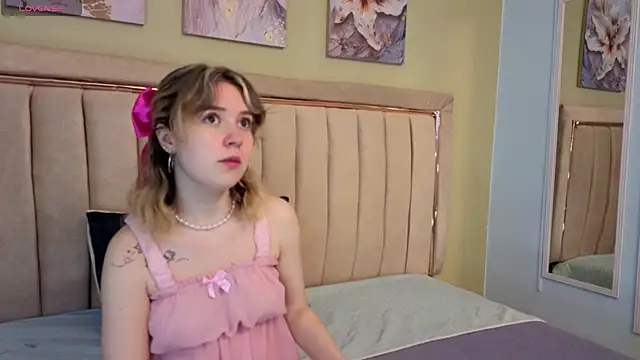 Lucia Copper online show from 11/09/25, 12:03