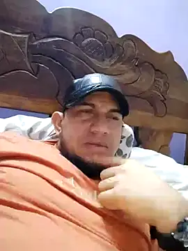 Snapshot of fayola20 chatting on 10/16/25, 10:33 fayola20 online show from 10/16/25, 10:33