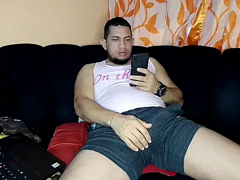 Snapshot of fayola20 chatting on 11/09/25, 02:10 fayola20 online show from 11/09/25, 02:10