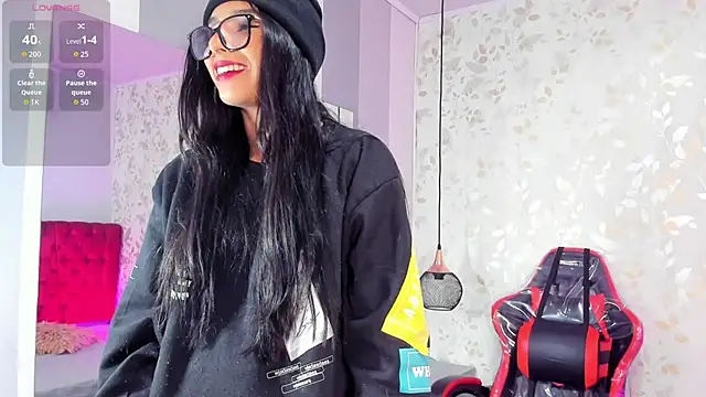 Snapshot of Luciaoregon chatting on 10/14/25, 02:07 Luciaoregon online show from 10/14/25, 02:07