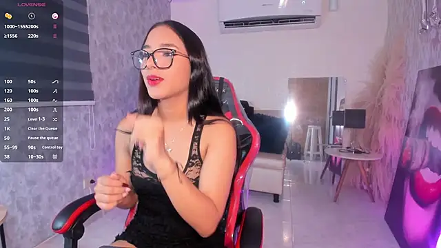 Snapshot of Luciaoregon chatting on 10/23/25, 01:10 Luciaoregon online show from 10/23/25, 01:10