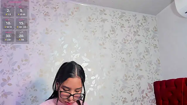 Snapshot of Luciaoregon chatting on 11/07/25, 01:22 Luciaoregon online show from 11/07/25, 01:22