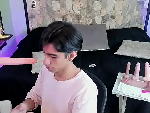 uyukie online show from 10/03/25, 01:19