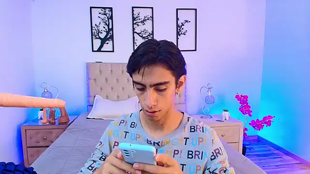 uyukie online show from 10/04/25, 12:36