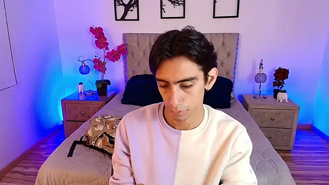 uyukie online show from 10/15/25, 11:54