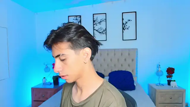 uyukie online show from 10/16/25, 12:17