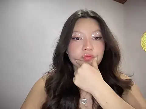 Snapshot of Rachel_James__ chatting on 10/31/25, 04:02 Rachel James online show from 10/31/25, 04:02