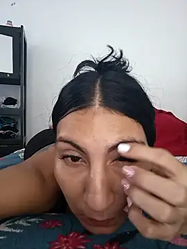 Snapshot of Lucyfoox chatting on 10/04/25, 03:43 Lucyfoox online show from 10/04/25, 03:43