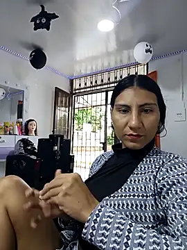 Snapshot of Lucyfoox chatting on 10/08/25, 01:42 Lucyfoox online show from 10/08/25, 01:42