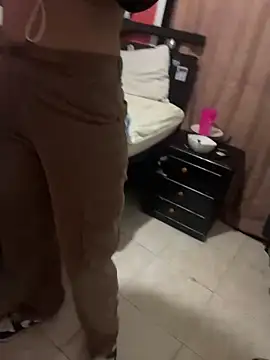 Snapshot of comepitoossss chatting on 09/29/25, 10:36 comepitoossss online show from 09/29/25, 10:36