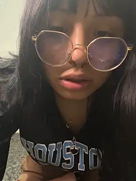 Snapshot of comepitoossss chatting on 10/03/25, 09:01 comepitoossss online show from 10/03/25, 09:01