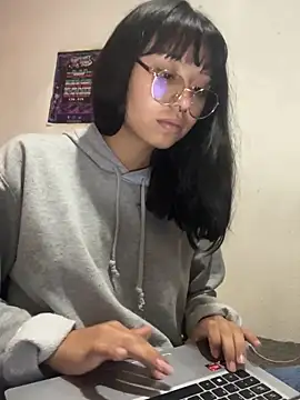 Snapshot of comepitoossss chatting on 10/12/25, 12:42 comepitoossss online show from 10/12/25, 12:42