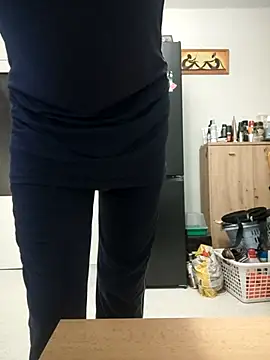 Snapshot of honzinka83 chatting on 12/20/25, 05:20 honzinka83 online show from 12/20/25, 05:20