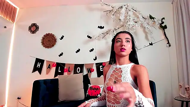 Snapshot of cloe_taylor__ chatting on 10/23/25, 03:39 cloe taylor   online show from 10/23/25, 03:39