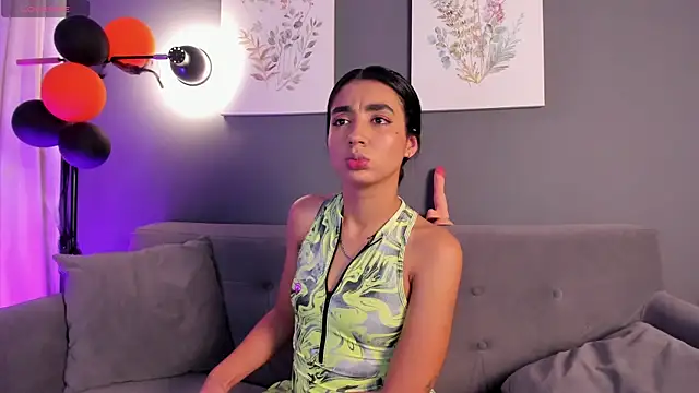 Snapshot of cloe_taylor__ chatting on 10/29/25, 05:10 cloe taylor online show from 10/29/25, 05:10