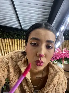 Snapshot of cloe_taylor__ chatting on 11/01/25, 03:19 cloe taylor online show from 11/01/25, 03:19