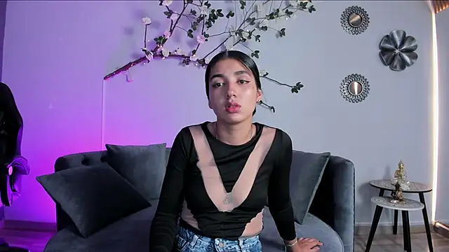 Snapshot of cloe_taylor__ chatting on 11/23/25, 01:33 cloe taylor online show from 11/23/25, 01:33