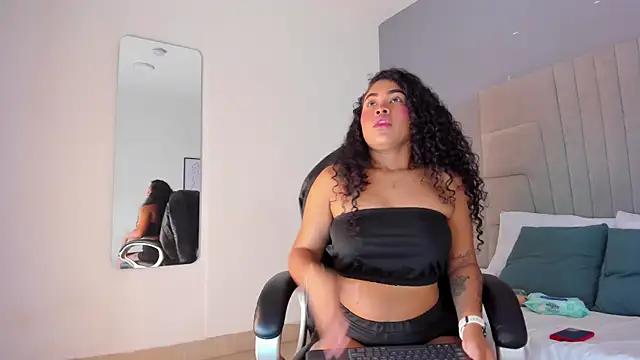lanna jones  online show from 10/15/25, 12:49