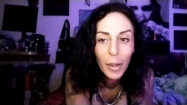 Snapshot of inkdhollow1 chatting on 10/07/25, 03:04 inkdhollow1 online show from 10/07/25, 03:04