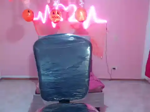 cristal hills 19 online show from 10/17/25, 05:15