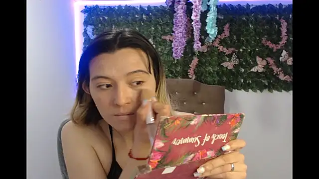 cristal hills 19 online show from 12/18/25, 05:52