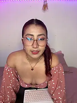 Snapshot of saramooon chatting on 04/06/26, 02:07 saramooon online show from 04/06/26, 02:07