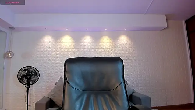 VenusCooper online show from 11/23/25, 12:38