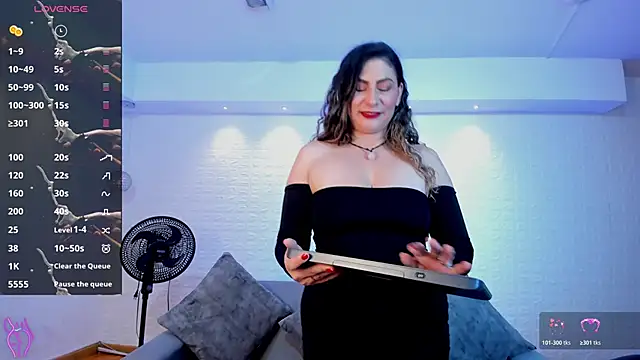 Snapshot of VenusCooper chatting on 03/04/26, 11:16 VenusCooper online show from 03/04/26, 11:16