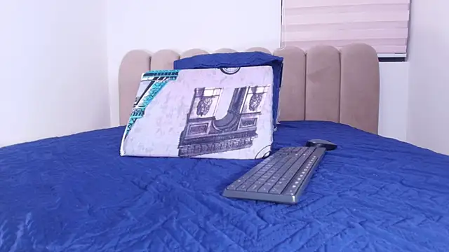 Snapshot of ashly_mr chatting on 12/05/25, 12:03 ashly mr online show from 12/05/25, 12:03