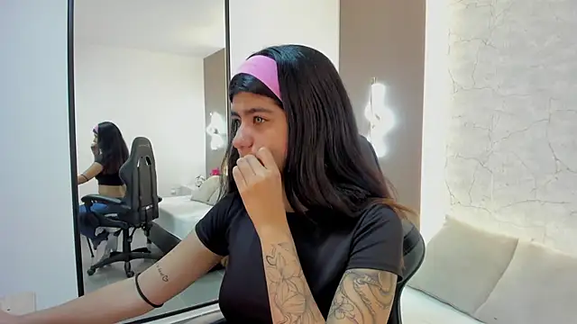 fiorella18  online show from 11/14/25, 02:10