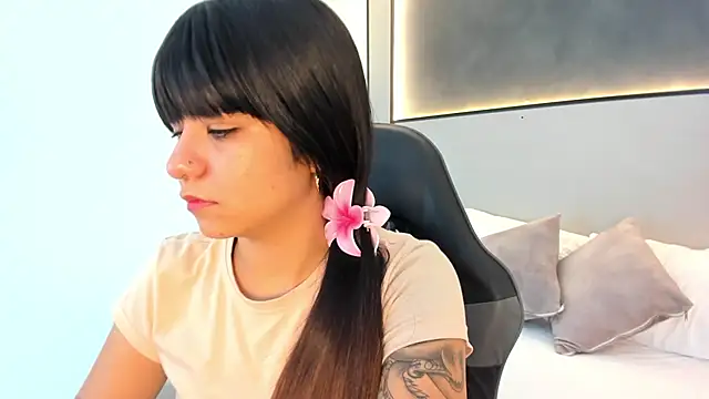 fiorella18  online show from 11/27/25, 01:51